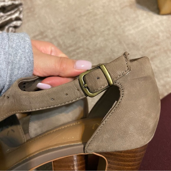 {Clarks} Artisan Peep Toe Block Heel Platform Sandals ~ Size 7 - Picture 12 of 16